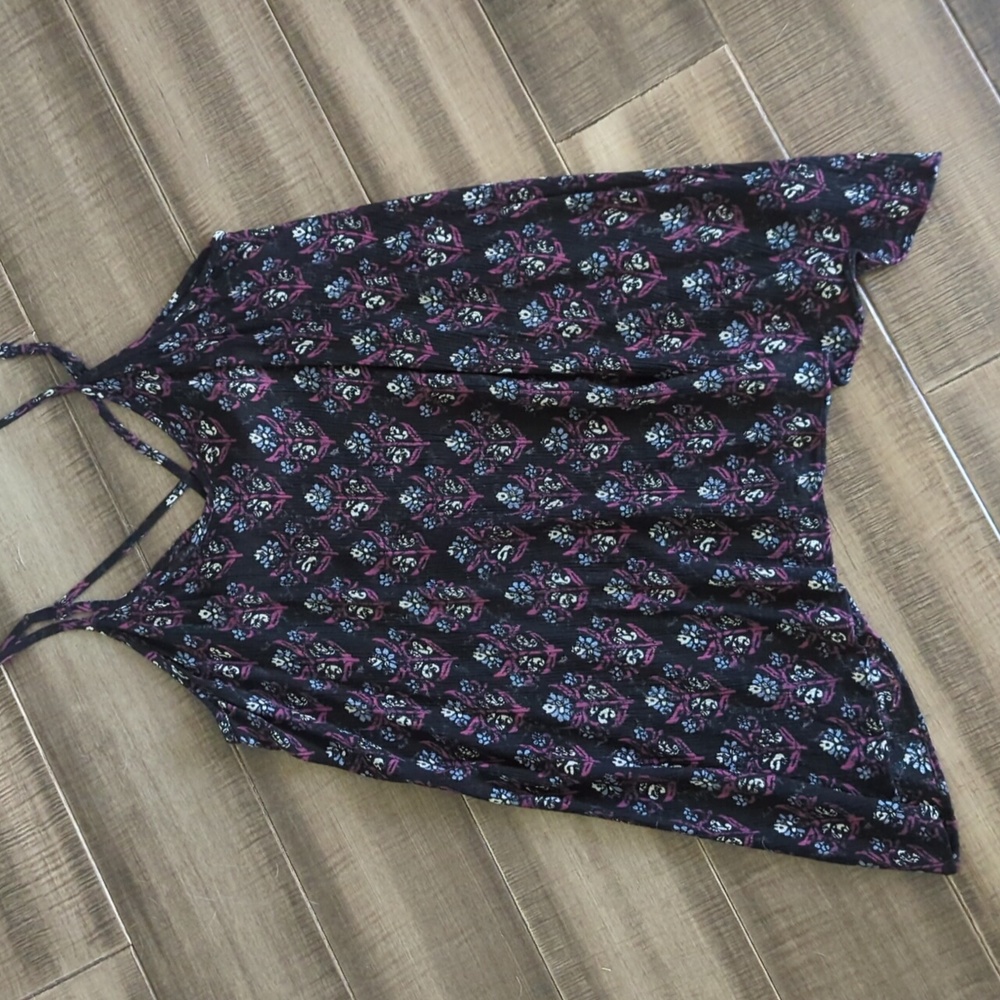 Women's flowy tank top